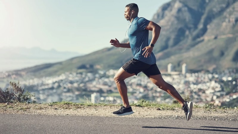 هذا ما يحدث لجسمك عند ممارسة الرياضة قبل الإفطار في رمضان